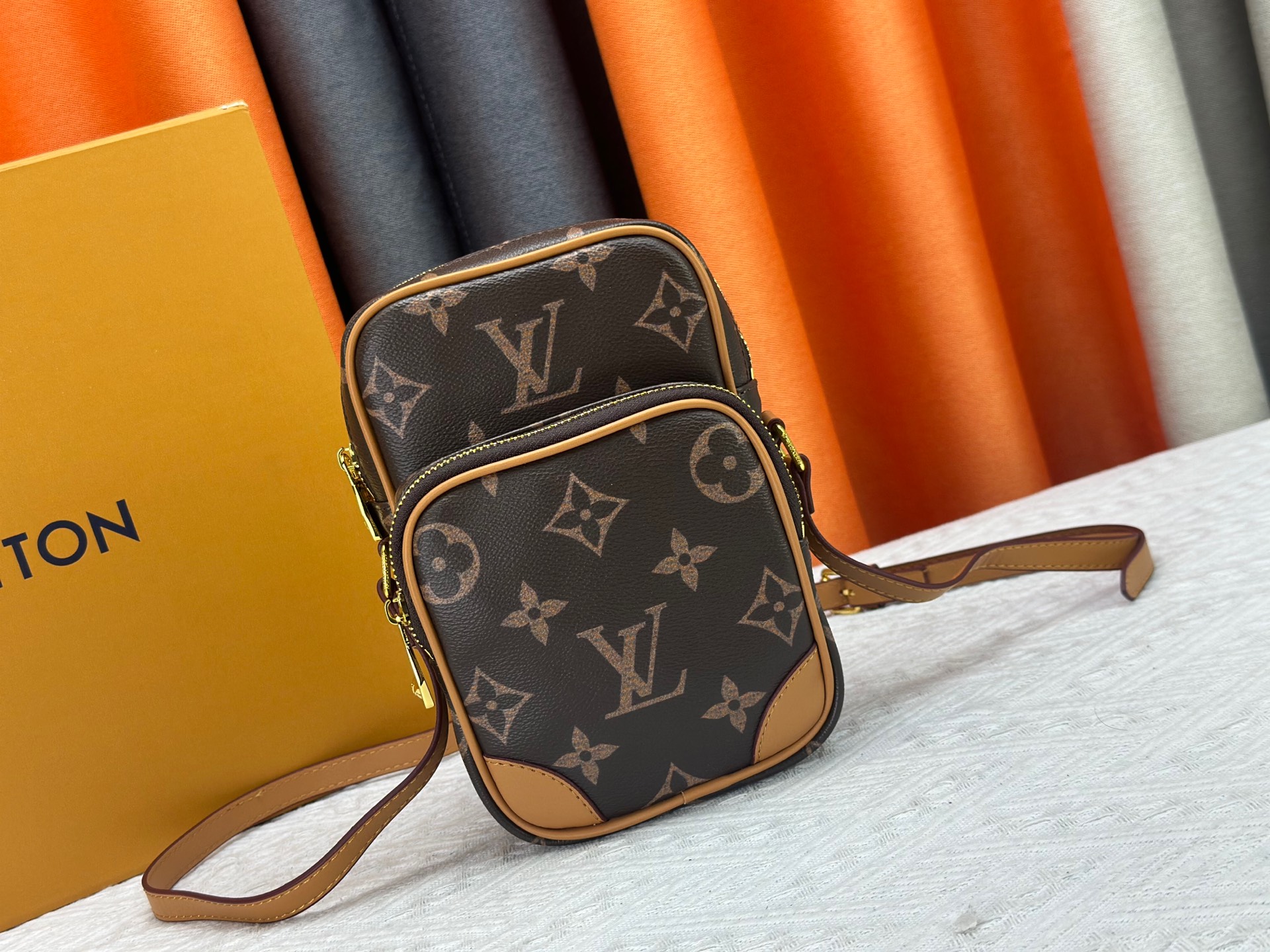 LV bag 575